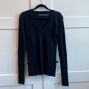 Enzo Costa large fitted waffle knit V neck black layering piece